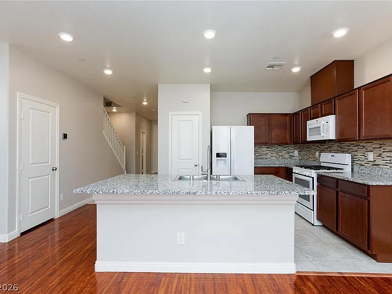 5327 Lazy Breeze Ave — Photo 11