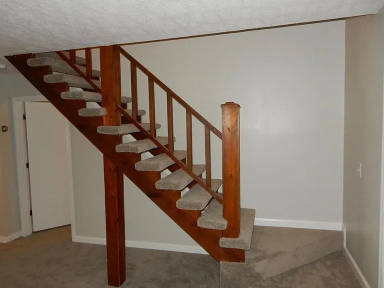 500 Debbie Dr — Photo 3