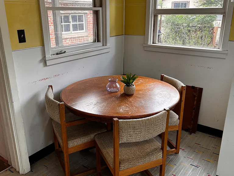 Kitchen dining area