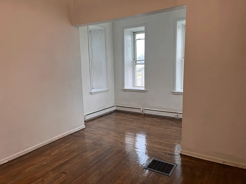 214 W Broadway St