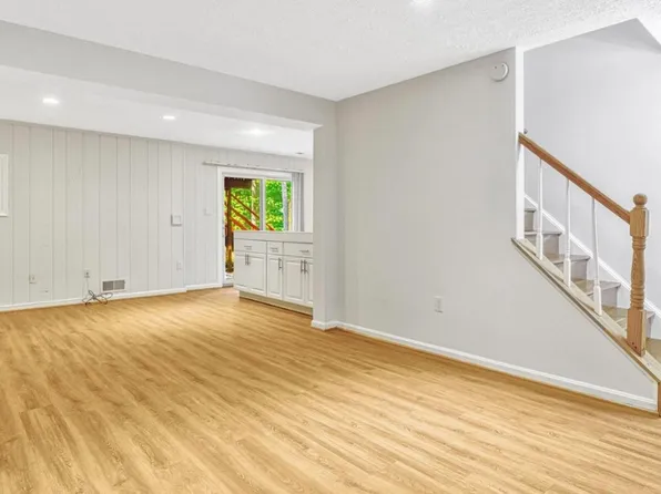 12121 Holly Knoll Cir #Basement, Great Falls, VA 22066