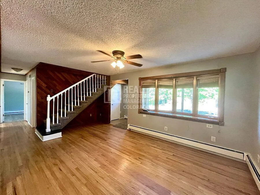 Spacious 4-Bedroom Home with Mountain Views and Great Outdoor Space Colorado Springs — Photo 2