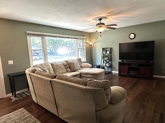 4th image of 2421 Hyacinth Ave