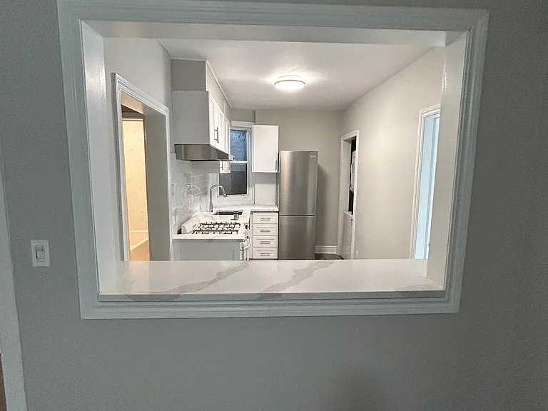 144 Locke St S #3 — Photo 6