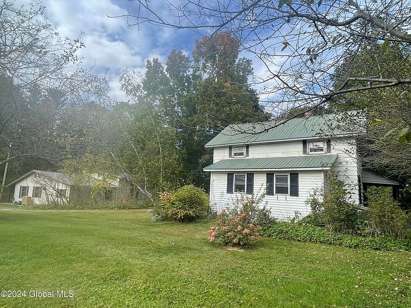 2nd image of 623-625 Malta Avenue