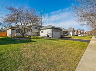 861 Wescott Rd, Bolingbrook, IL 60440