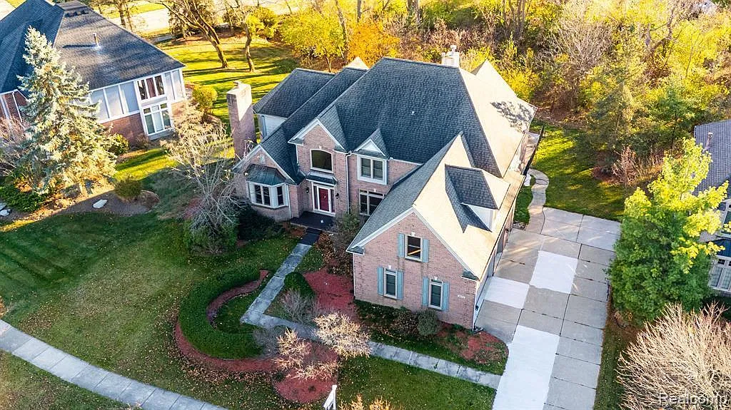 5 bed, 4429 sqft, $5,500 — Photo 3