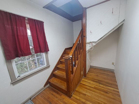 3rd image of 2389 1/2 N 18th Ave