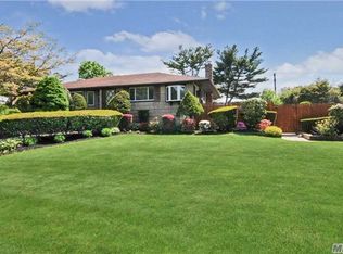 38 Starlight Dr, Commack, NY 11725