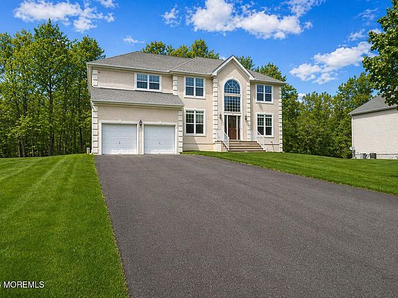 3rd image of 8 Connor Dr