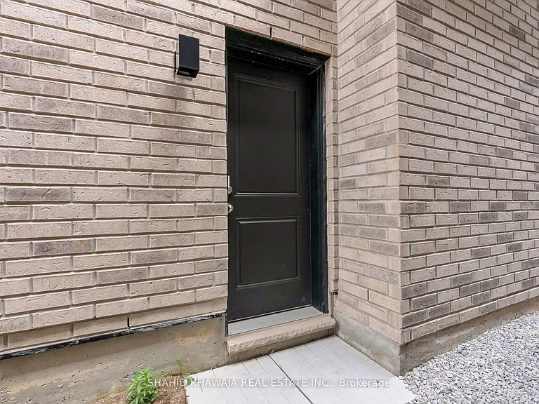 641 Leatherleaf Lndg — Photo 42