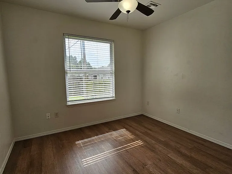 908 N Janeway Ave — Photo 12