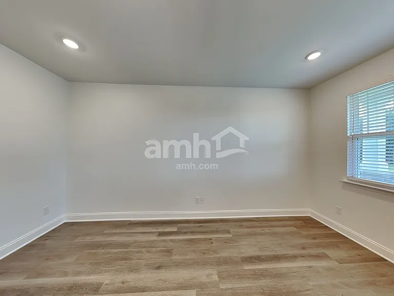 220 Argea Dr — Photo 7