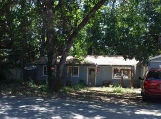 130 Tracy Ln, Cave Junction, OR 97523