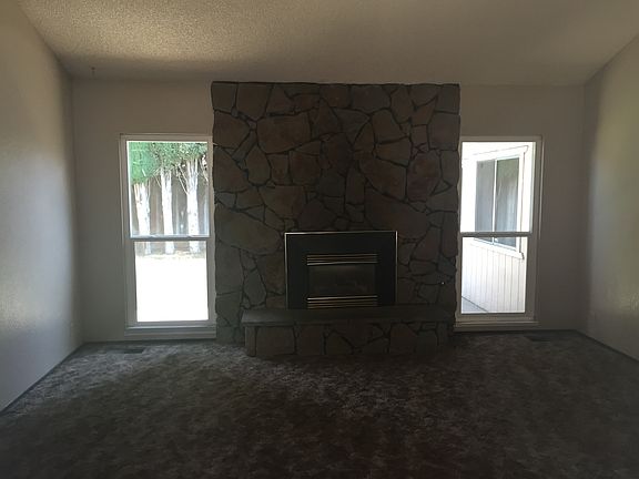 3rd image of 1047 Maria Dr