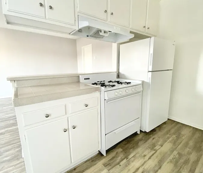 10537 Rose Ave #24 — Photo 3
