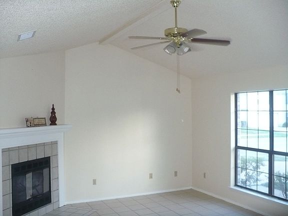 3rd image of 2201 Bluebonnet Dr