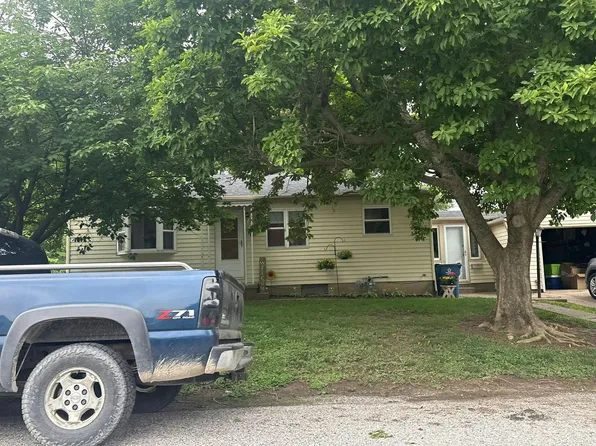 103 Henderson St, Troy, IL 62294