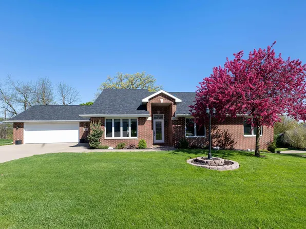 6185 Glen Eagle Ct, Dubuque, IA 52002