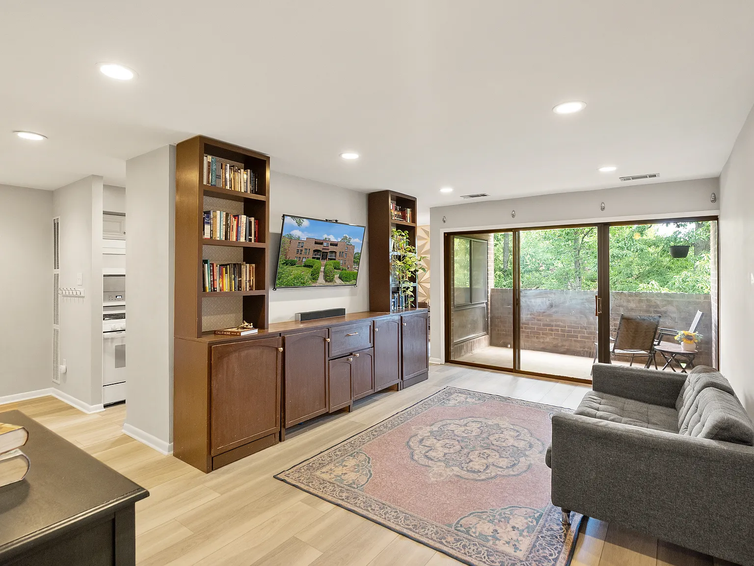3 bed, 1330 sqft, $2,800 — Photo 2