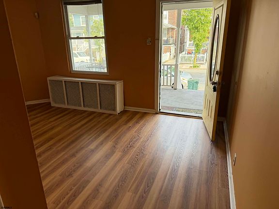 3rd image of 3107 Fairmount Ave