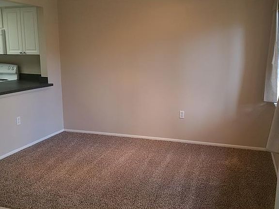 4th image of 970 Sunridge Dr