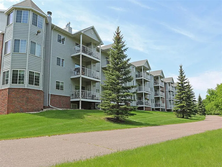 Royal Oak Apartments — Photo 28