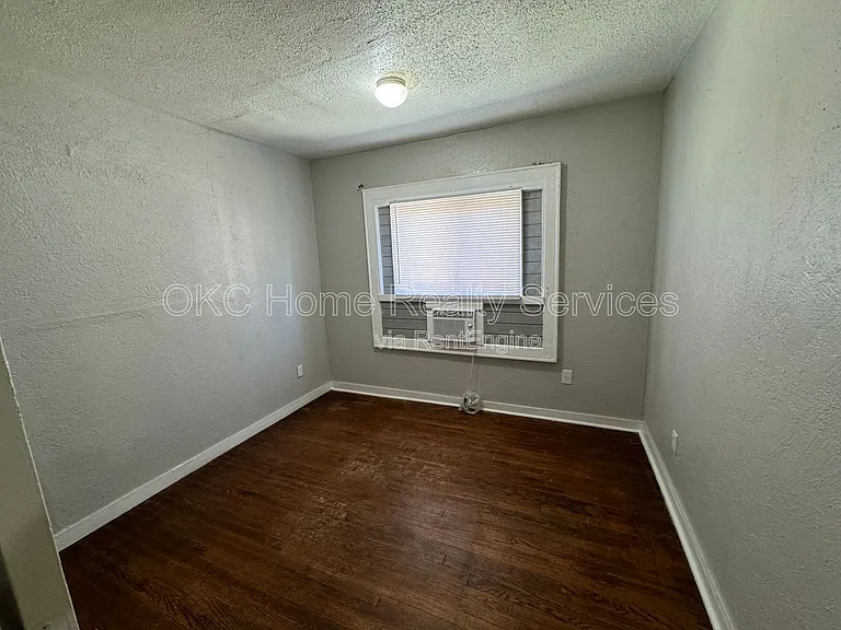 2820 NW 23rd St — Photo 5