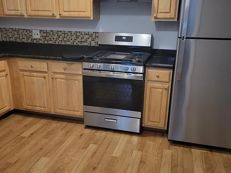 695 N Main St #7 — Photo 3