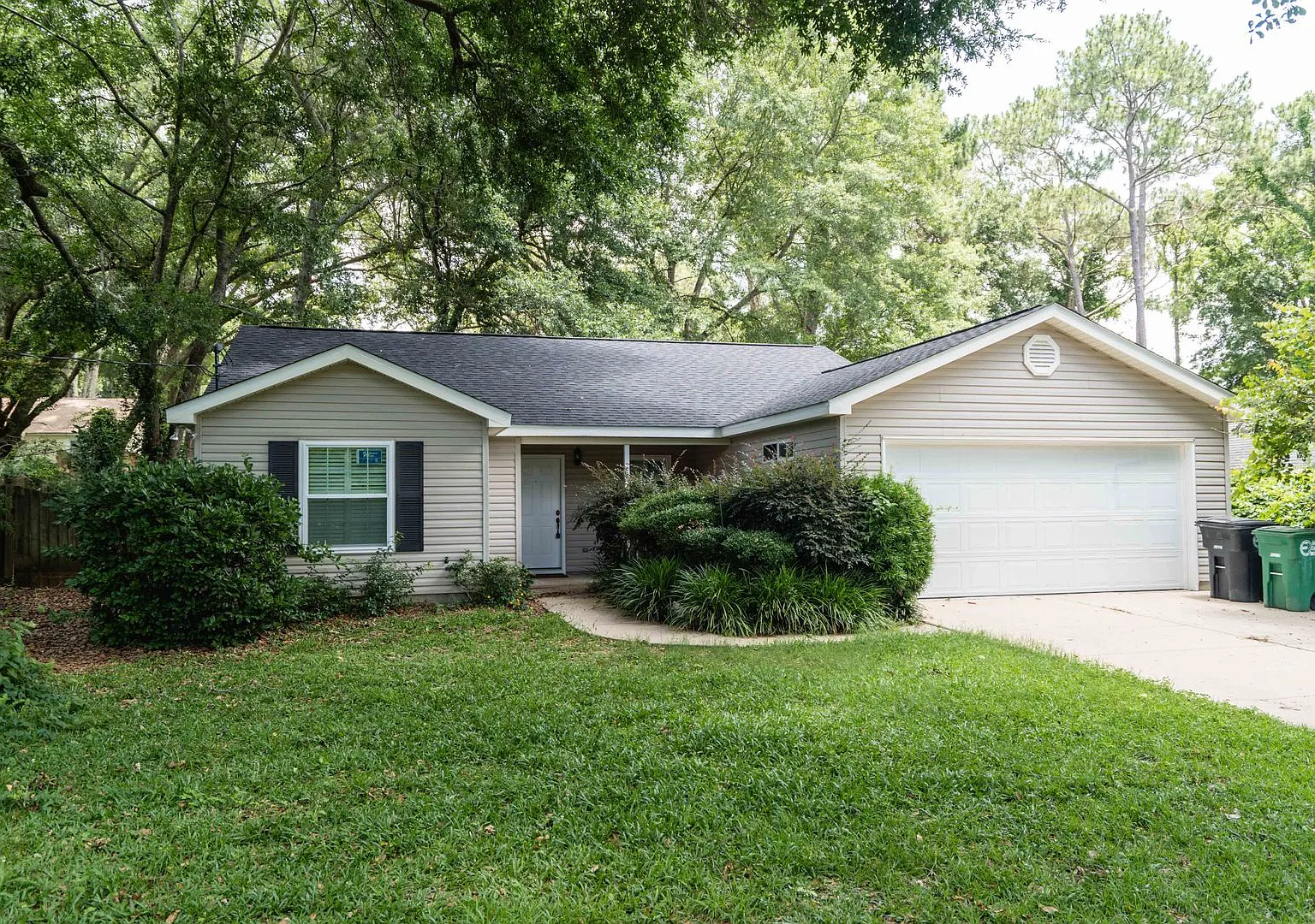 3 bedroom / 2 bath with fenced yard in Killearn Acres — Photo 1