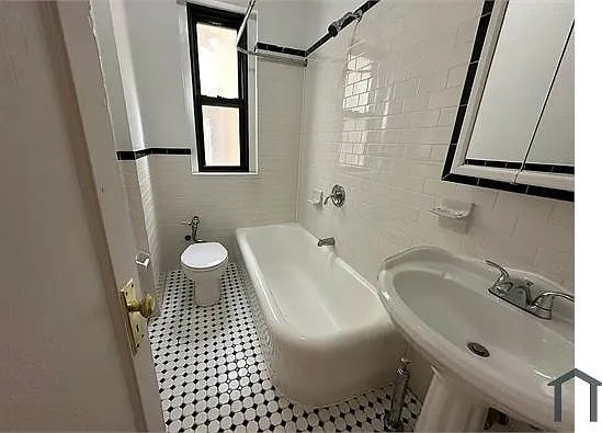 2850 Valentine Ave #4B — Photo 6