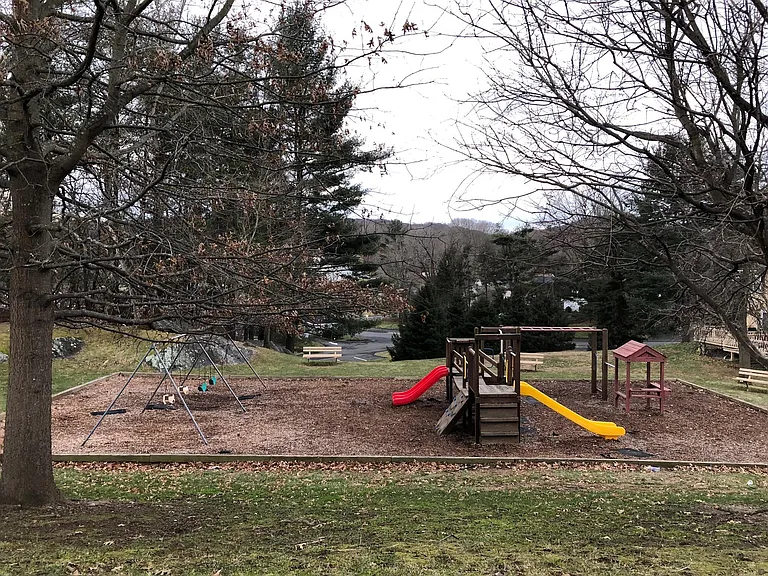 11 Idlewood — Photo 33