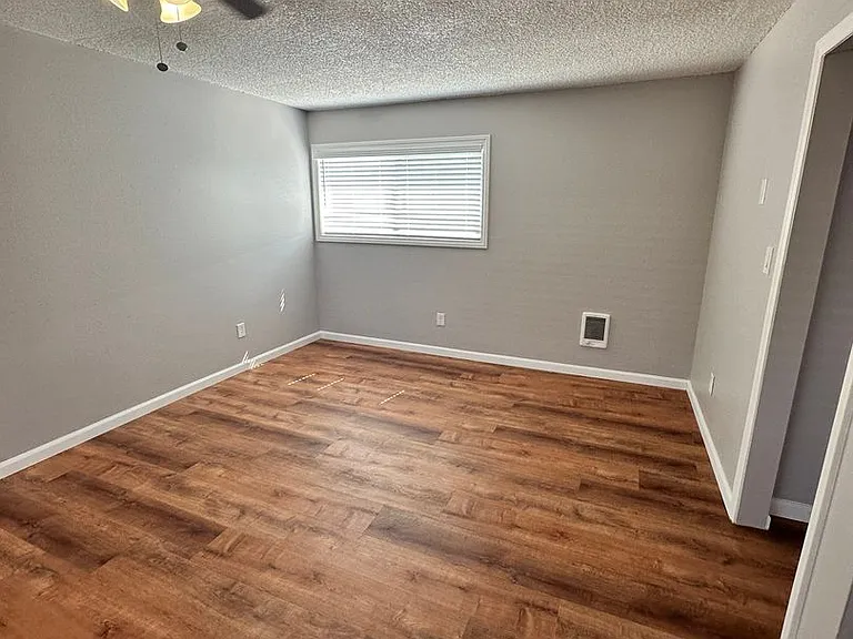 Vermonter Apartments — Photo 2