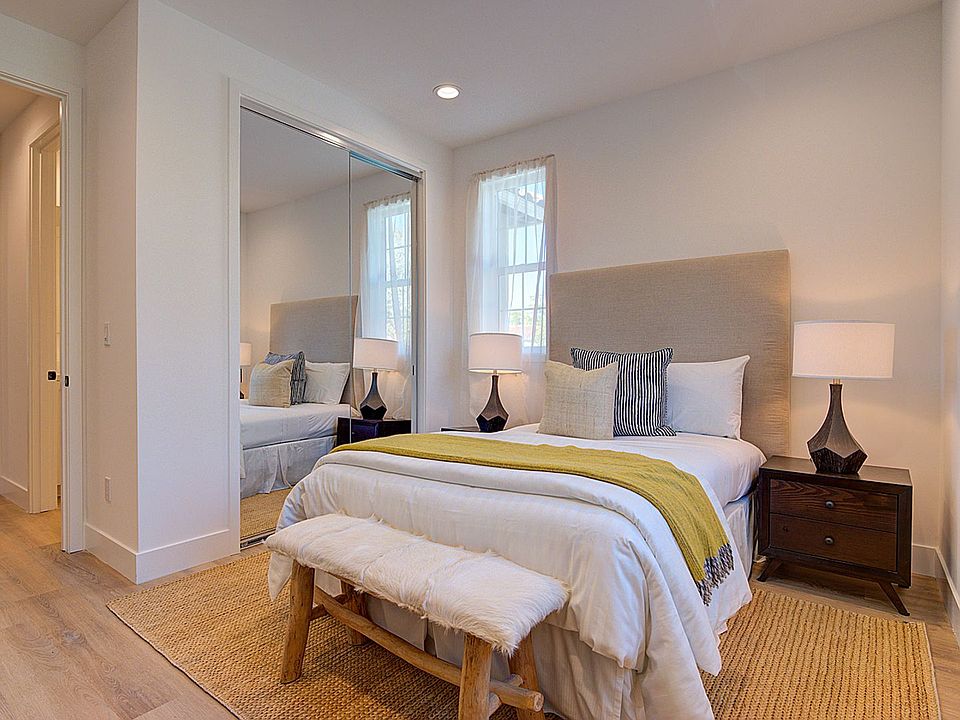 1st image of 817 N Sycamore Ave #819