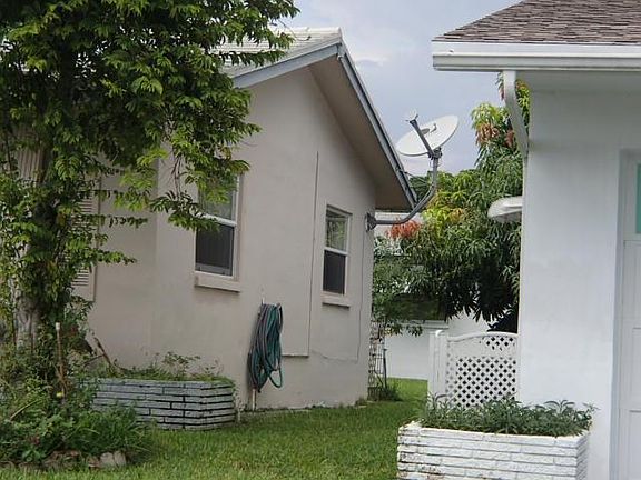 3rd image of 4633 NW 44th St