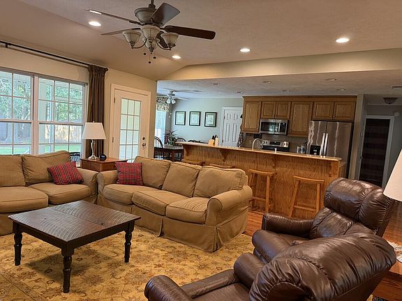 5th image of 252 Forest Glen Rd