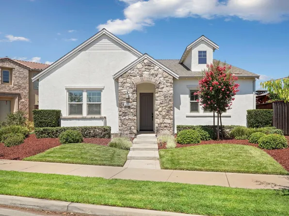 2368 Breton Dr, Oakdale, CA 95361