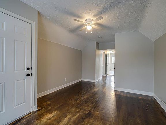 Entrance / Living Room