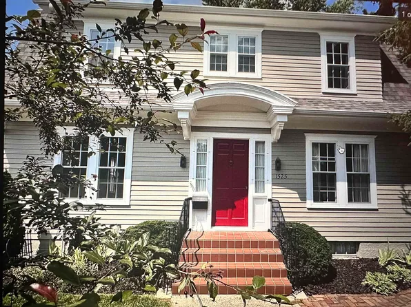 1525 Parkway St, Dubuque, IA 52001