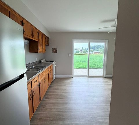 3rd image of 3072 Maiden Ln