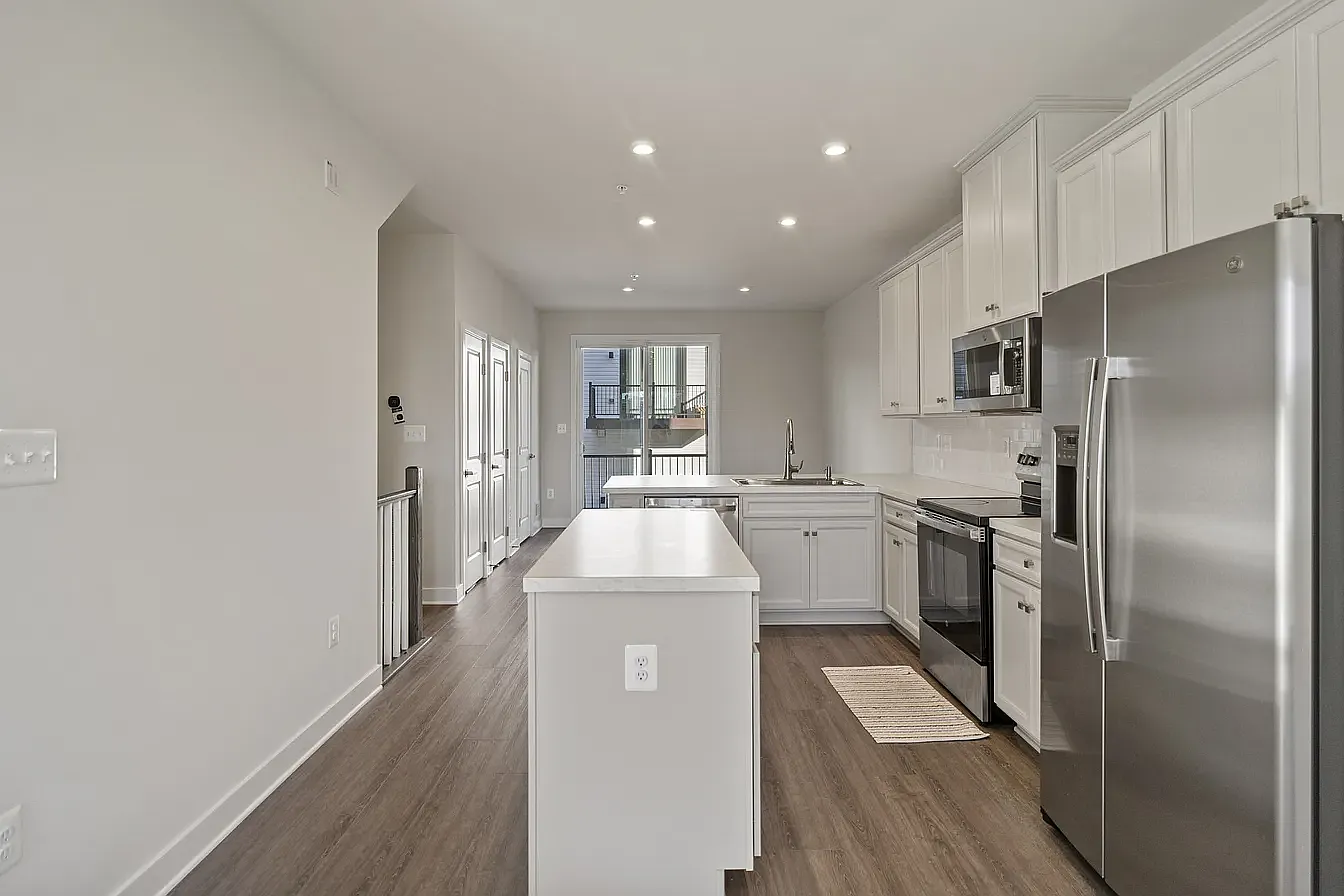 3 bed, 3.5 bath, 1720 sqft, $3,250 — Photo 4