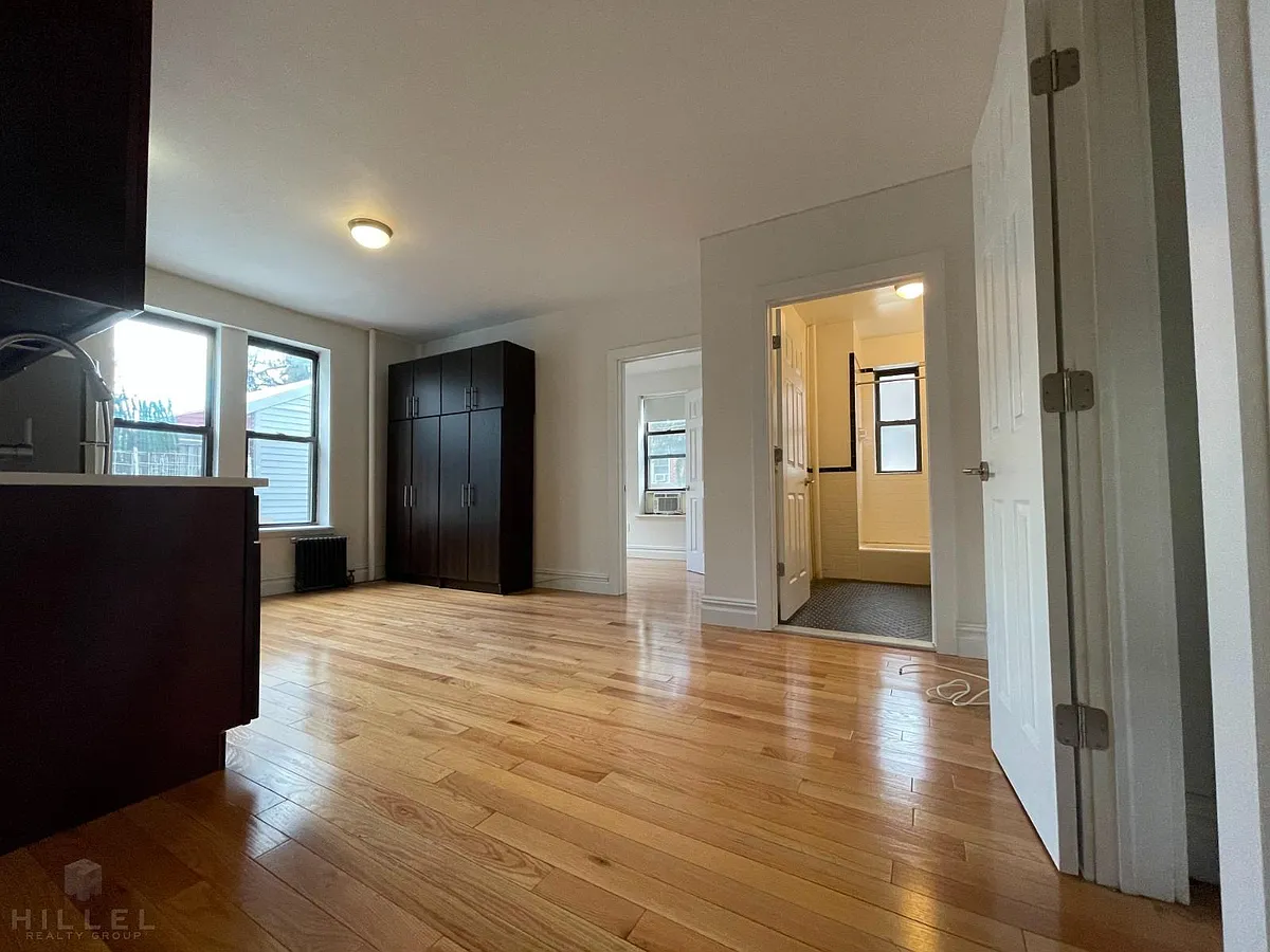 Building Photo - 21-81 38th St #3