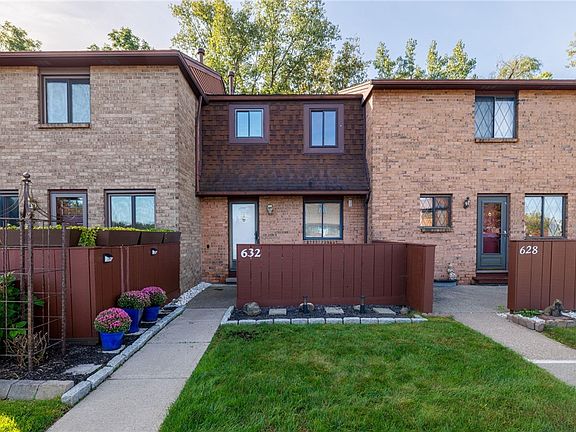 2nd image of 632 Surrey Hill Way