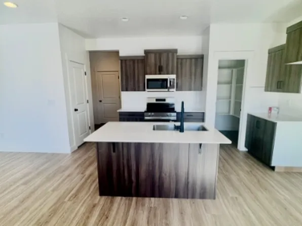 5718 S Weehawken Ln, Saint George, UT 84790