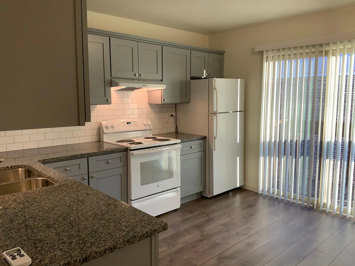 Building Photo - 8301 Woodland Dr #3E