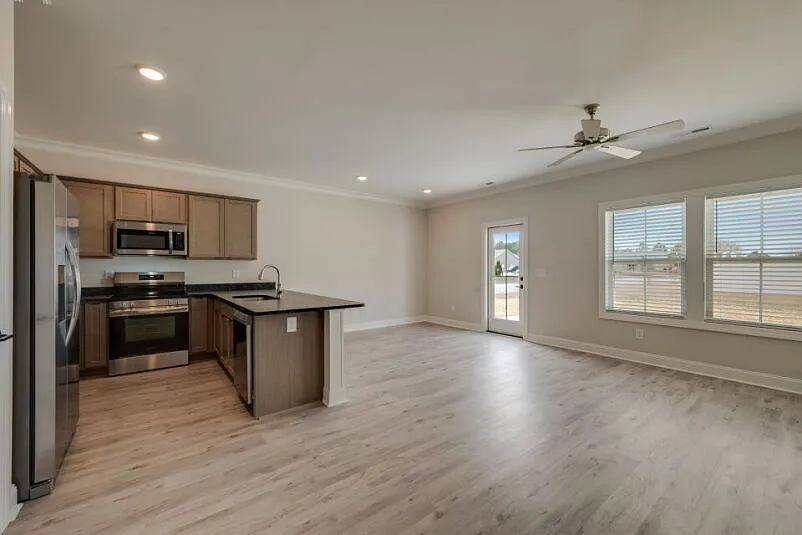 3 bed, 2.5 bath, 1550 sqft, $1,950 — Photo 2