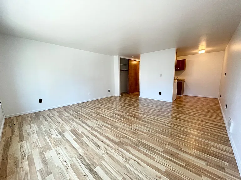 Escolier Apartments — Photo 27