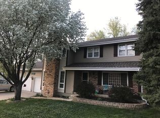 916 Crest Rd, Papillion, NE 68046