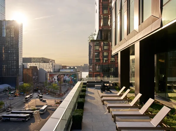 550 10th Avenue image 9 of 19