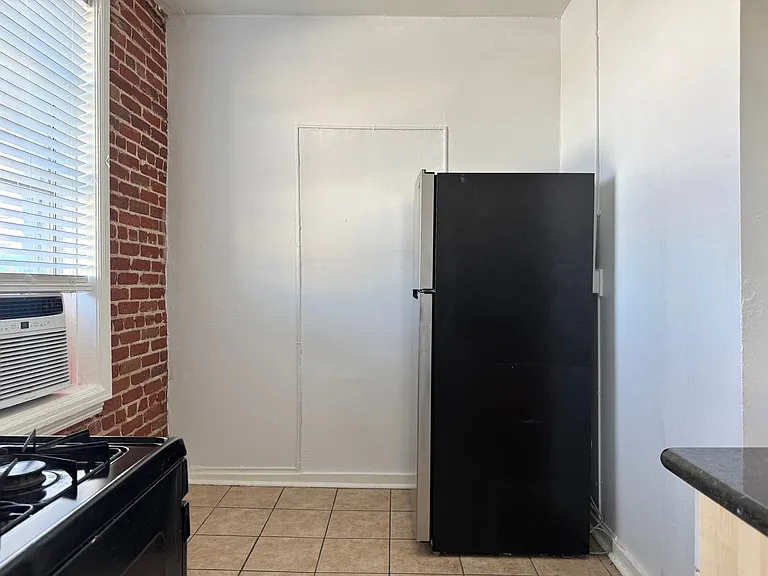 St. Charles Studio Apartments — Photo 23